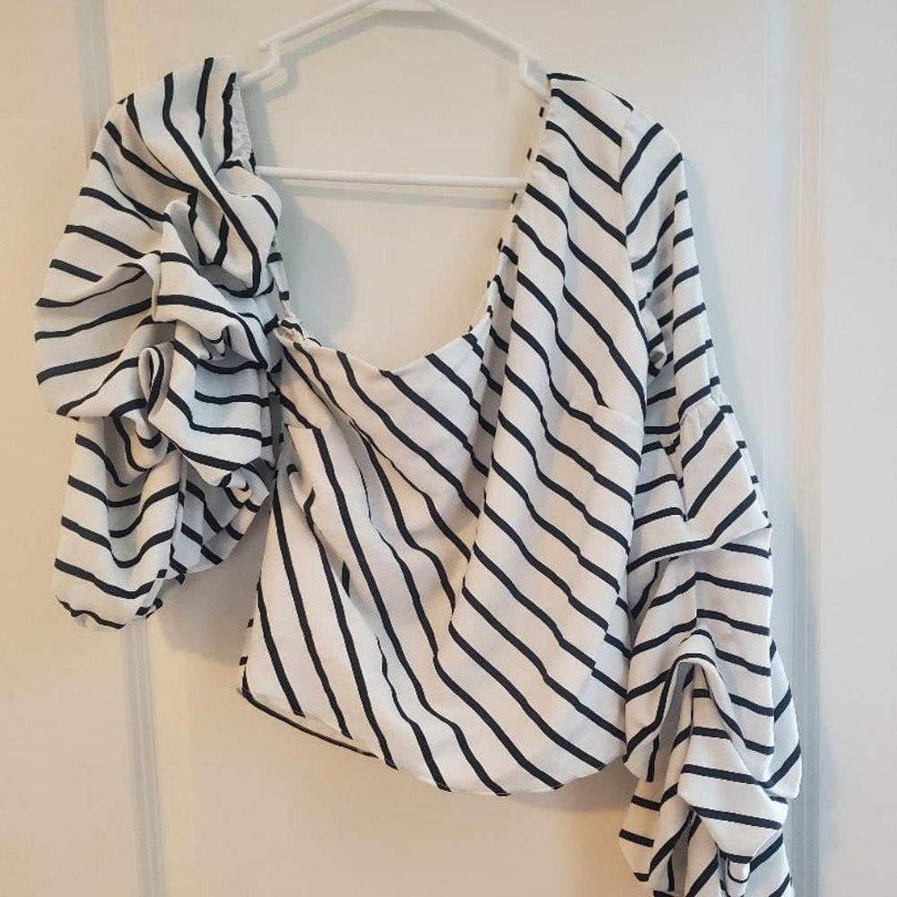 Vesitque one shoulder